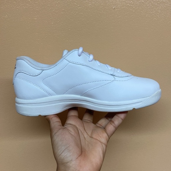 Easy Spirit Esenergetic White Leather Sneakers - Picture 13 of 16